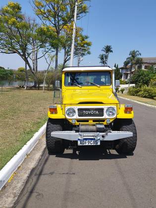 TOYOTA BANDEIRANTE 3.7 BJ50LV 4X4 TETO RIGIDO DIESEL 2P MANUAL